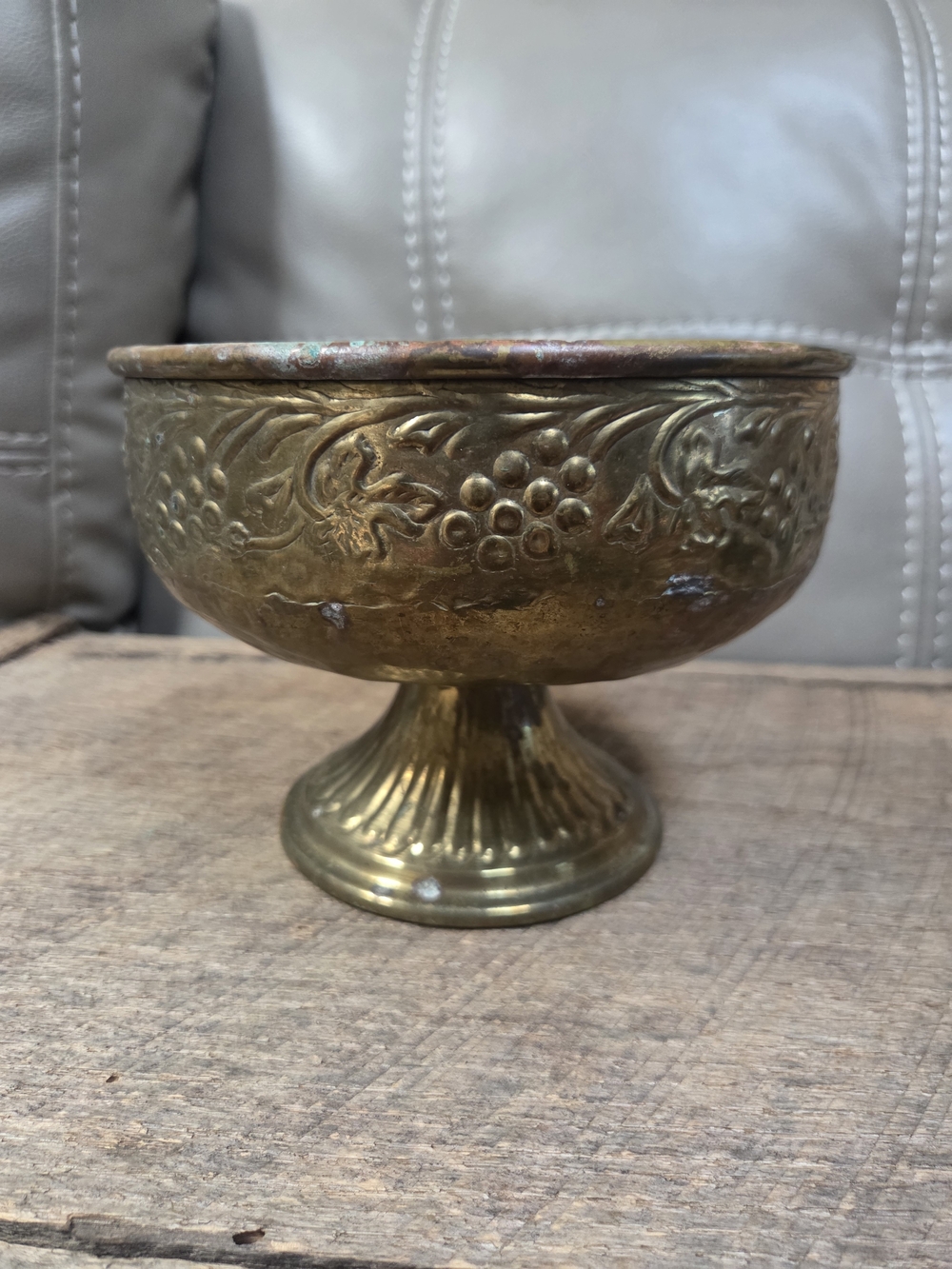 Vintage Solid Brass Pedestal Bowl Embossed Floral Footed Centerpiece 5.5" Bin 1Q